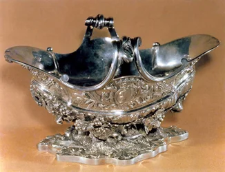 Saucière faite pour la table de Mme de Pompadour, portant ses armoiries, Paris, 1745-55